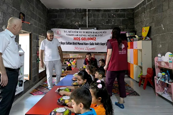 İstanbul’daki tarihî vakfın hayır şartı Diyarbakır’da anaokulu öğrencileriyle buluştu