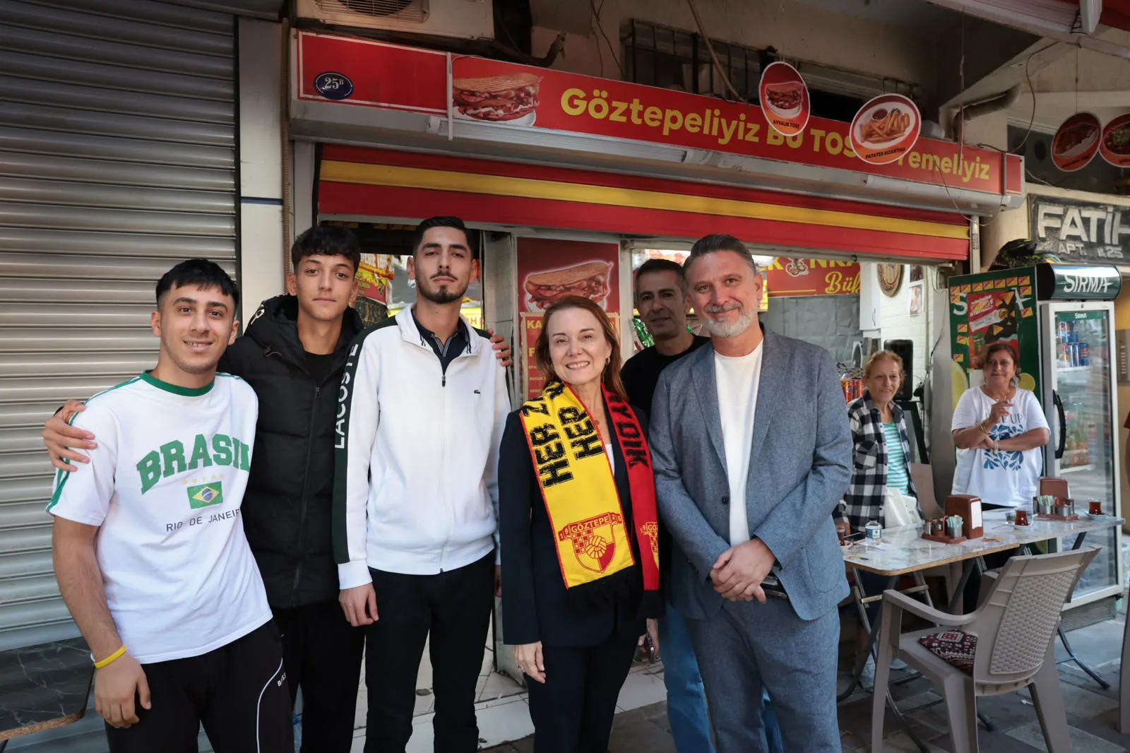 Konak'ta komşu buluşması: Başkan Mutlu, Mehmet Ali Akman'da talepleri dinledi