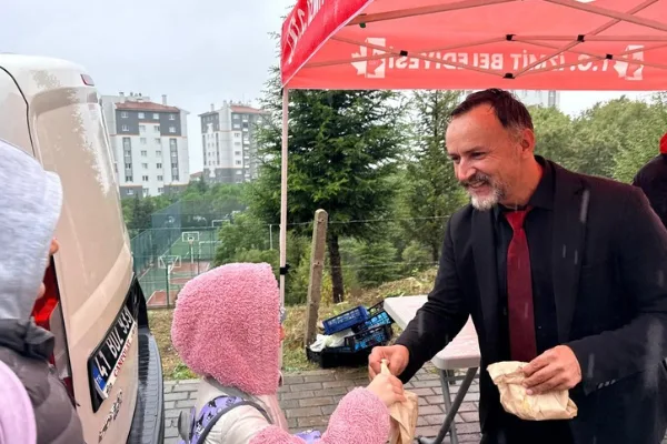 İzmit Belediyesinden üç okulda Beslenme Saati uygulaması