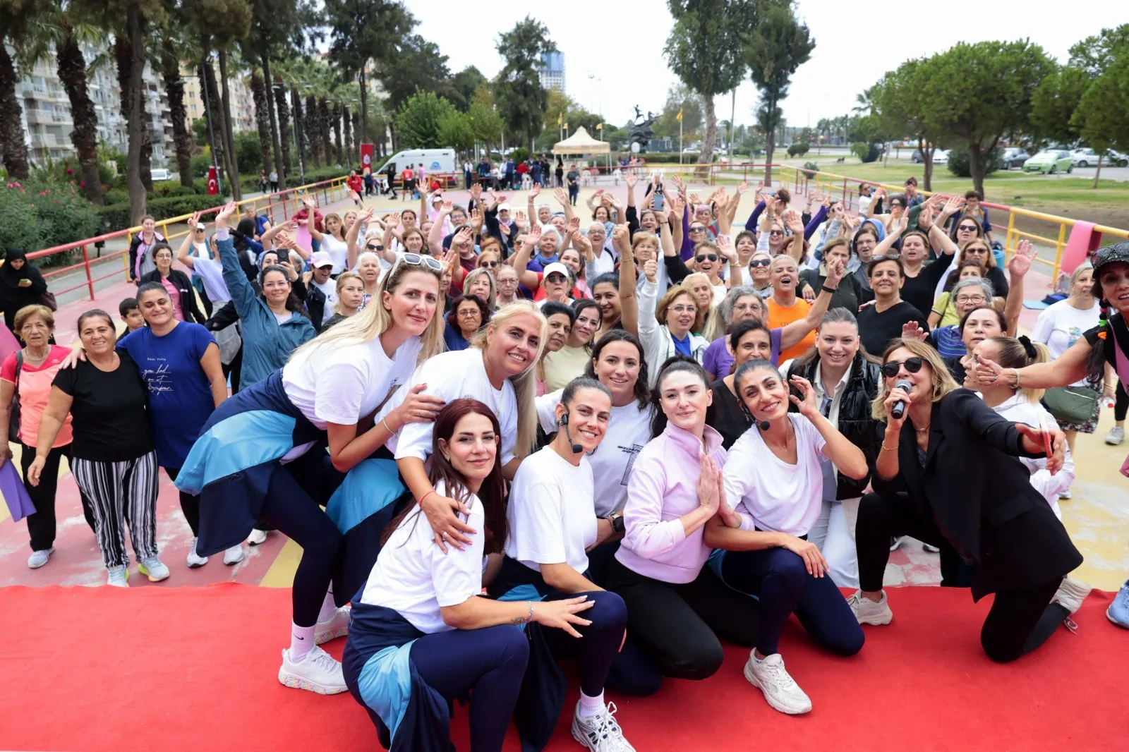 Konaklılar Denizatı Parkı’nda yoga, aerodans ve pilates yaptı