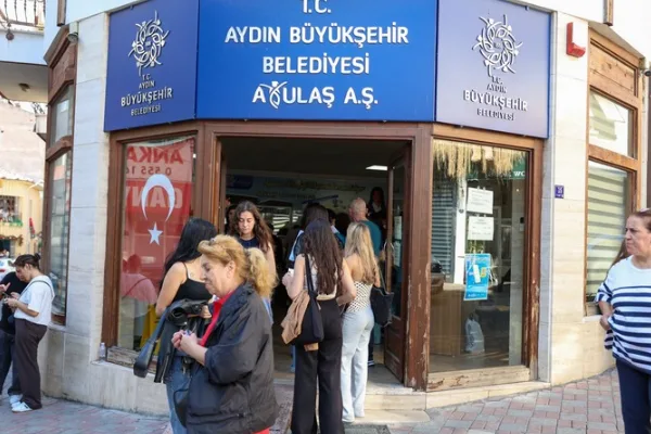 Aydın’da üniversite öğrencileri kampüslerden ayrılmadan indirimli AYKART başvurusu yapabiliyor