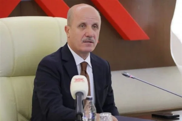Özvar, Bakü’de Türkiye-Azerbaycan Üniversitesini ziyaret etti