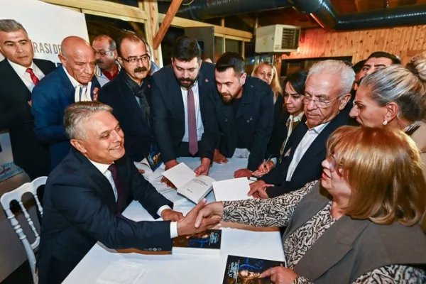 Ümit Uysal, Ankara’daki kitap buluşmasında Cumhuriyet ve Türkiye’nin geleceğini değerlendirdi