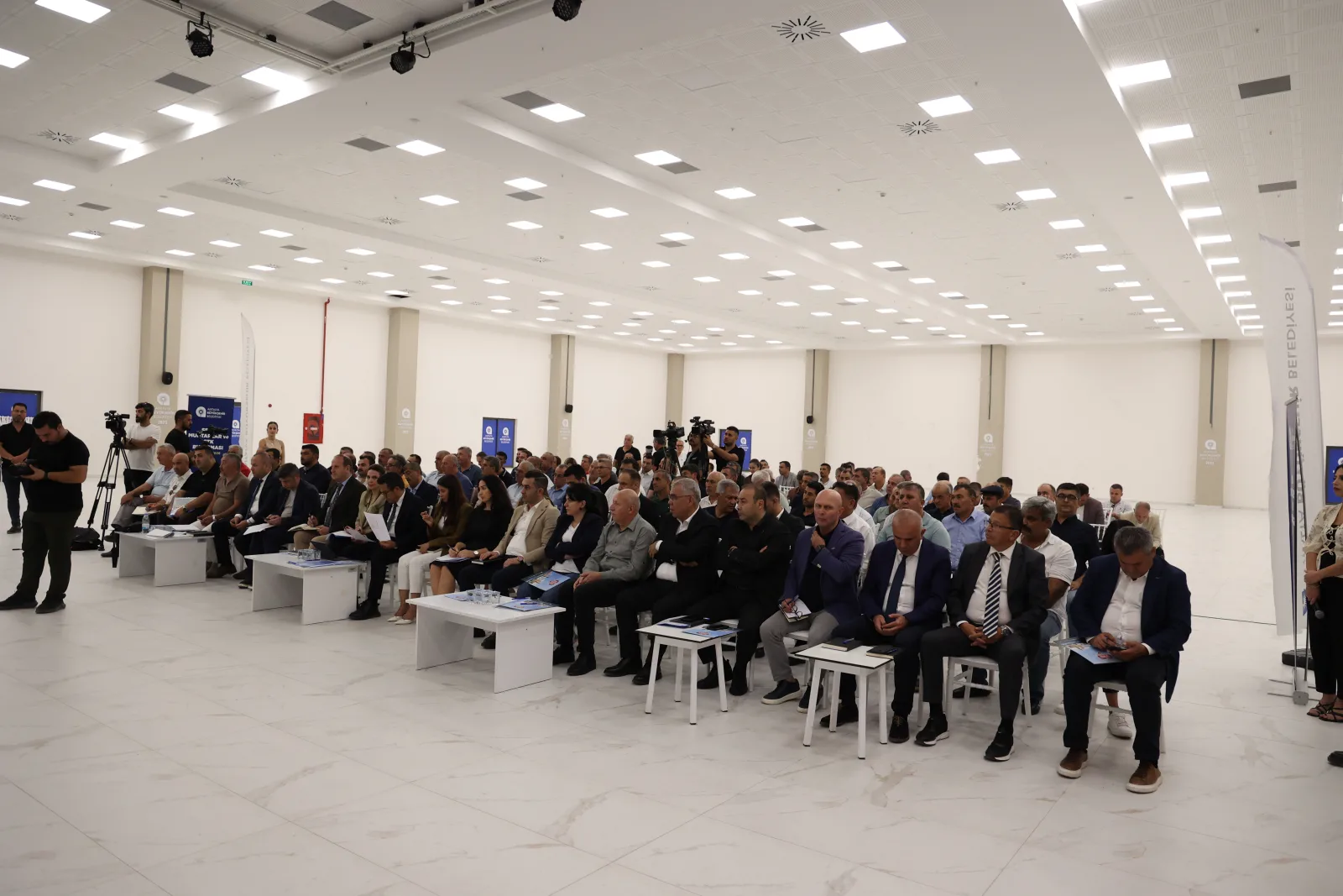 Özdemir, Serik'te muhtarlarla 2027 yatırımlarını değerlendirdi