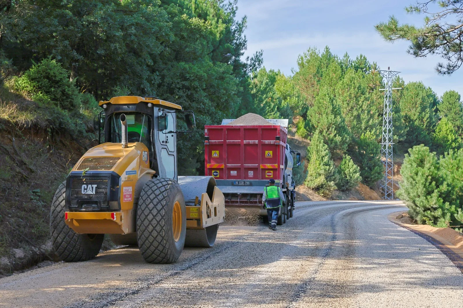 Osmangazi’nin 3 mahallesinde 15 kilometrelik yol yenileniyor