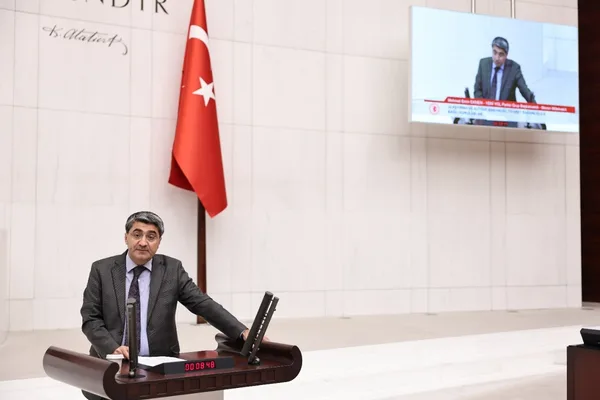 Ekmen: Çocuğundan destek istemeye utanan milyonlarca emekli var