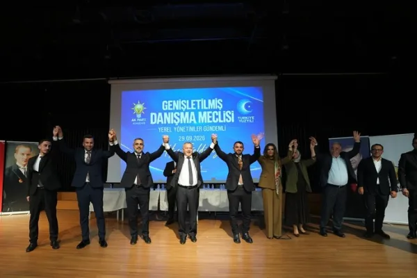 Ataşehir Belediye Meclisi'ndeki 6 CHP'li üye AK Parti'ye katıldı