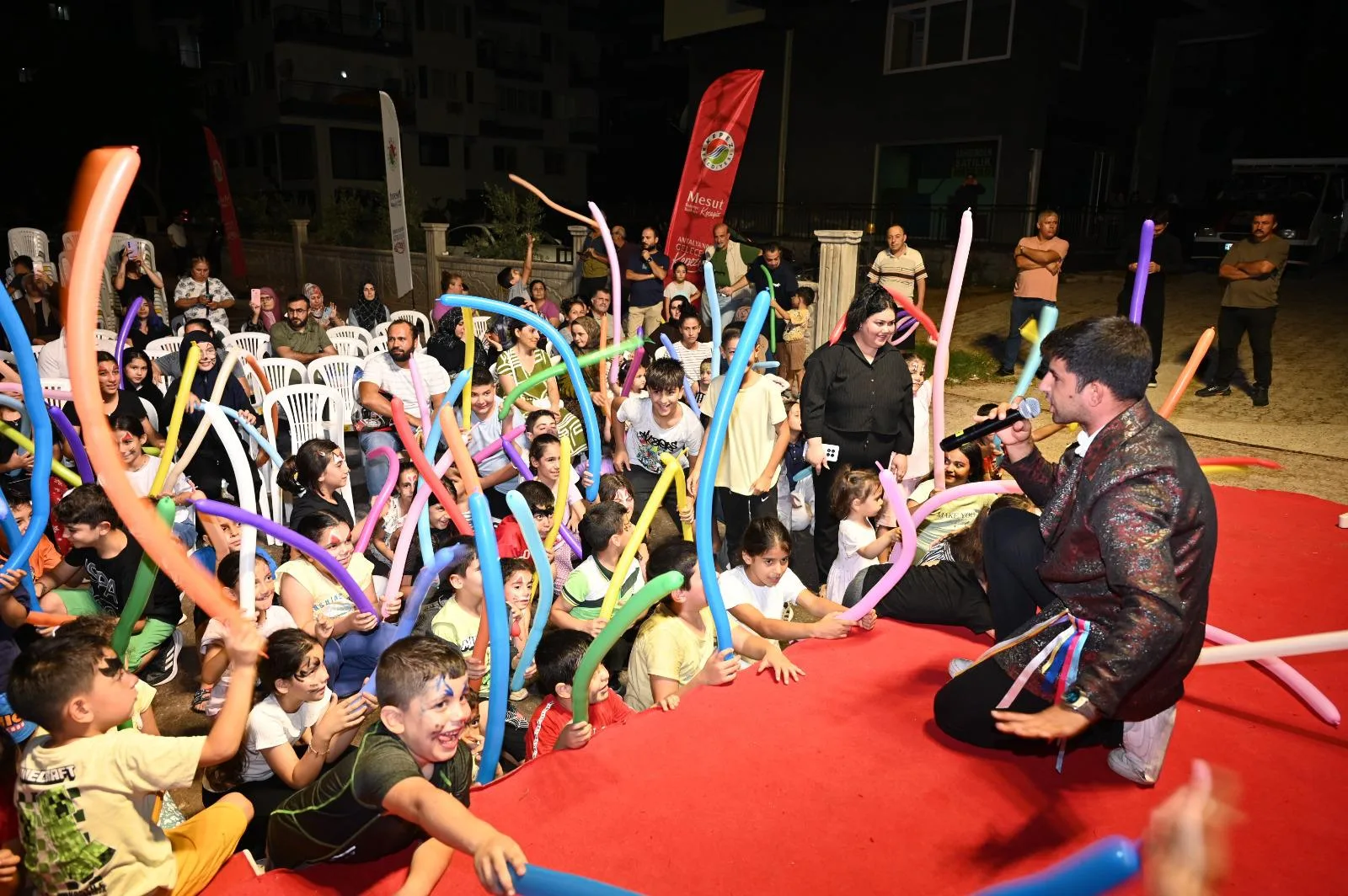 Kepez’de Sahne Kepez etkinlikleri, Varsak Demirel Mahallesi’nde çocuklarla buluştu