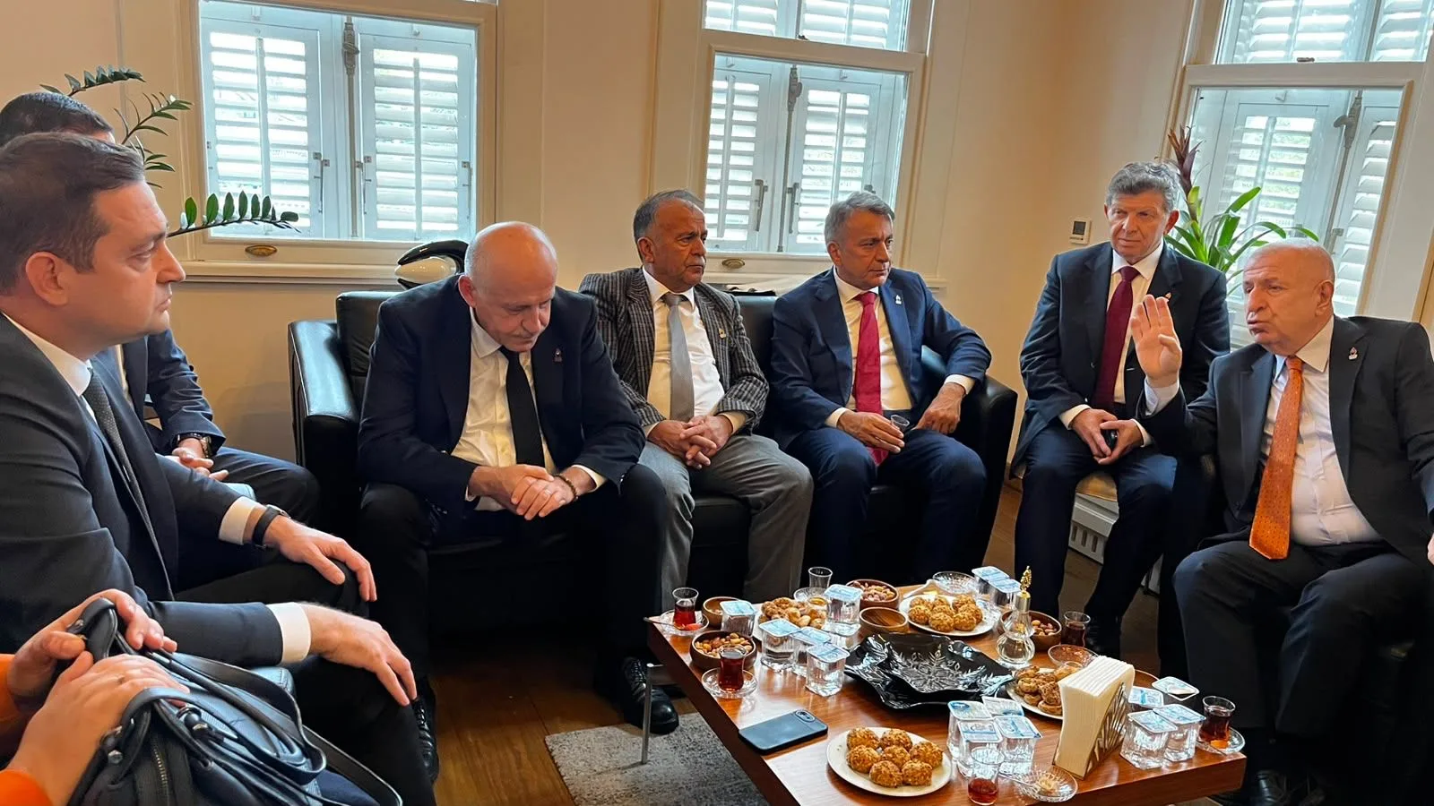 Zafer Partisi heyeti Kocaeli Barosu’nu ziyaret etti