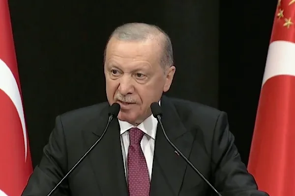 Erdoğan: Yanlış yapanla vedalaşıp yolumuza güçlenerek devam ederiz