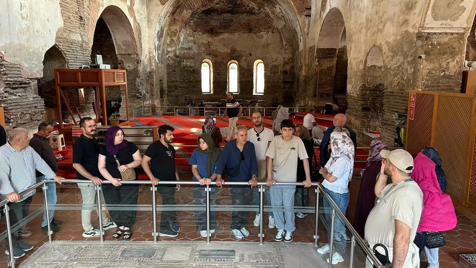 Bursa Büyükşehir Belediyesi'nden sağlık çalışanlarına İznik gezisi