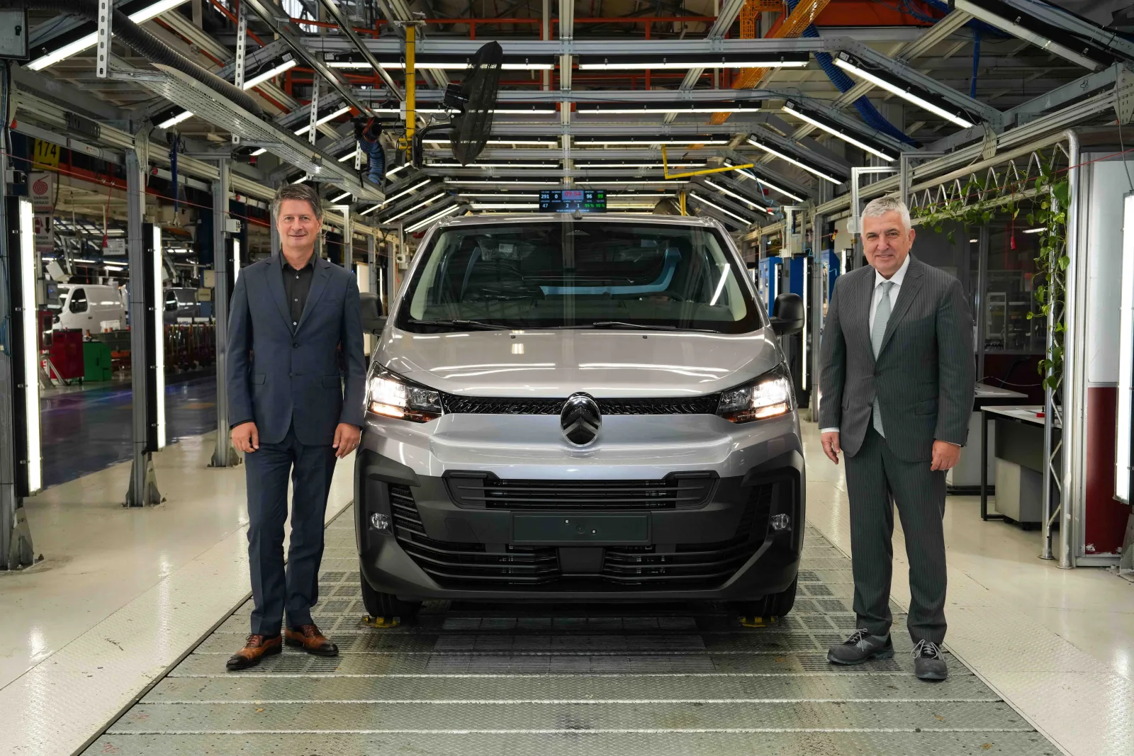 Citroen CEO’su Xavier Chardon’dan Tofaş’ın Bursa’daki üretim üssüne ziyaret