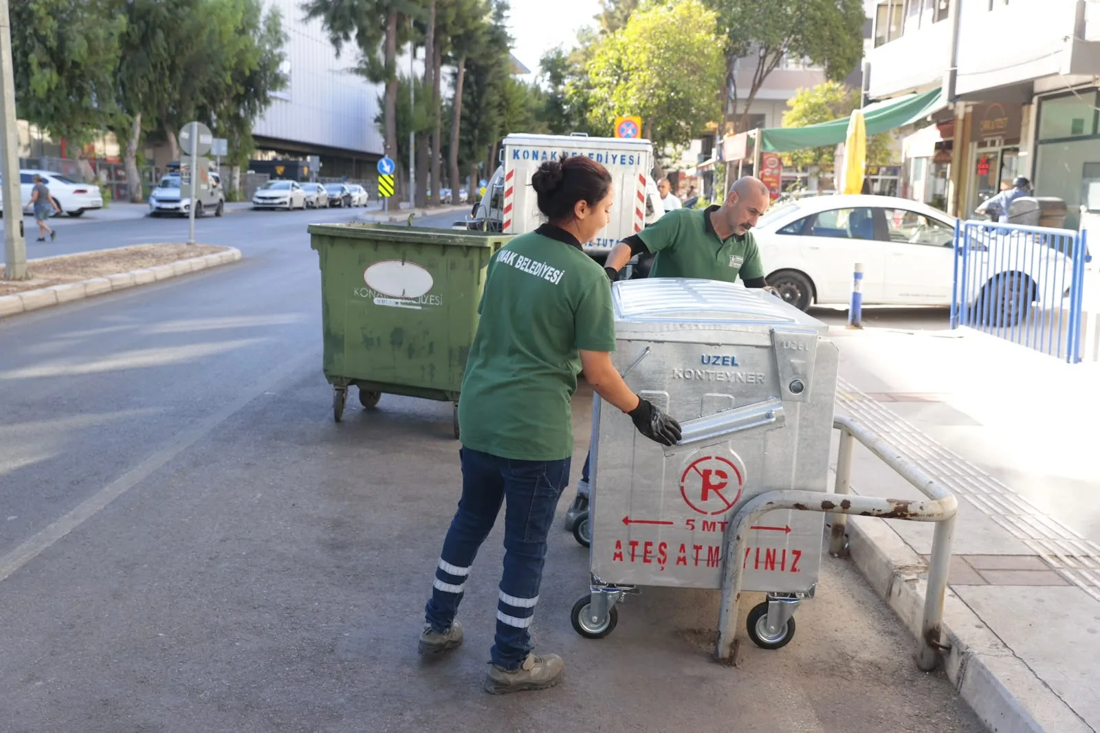 Konak’ta 200 yeni metal çöp konteyneri yerleştirildi