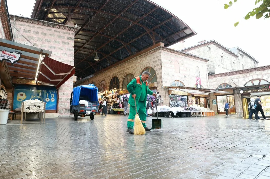 Osmangazi’de temizlik çalışmaları 7 gün 24 saat sürüyor