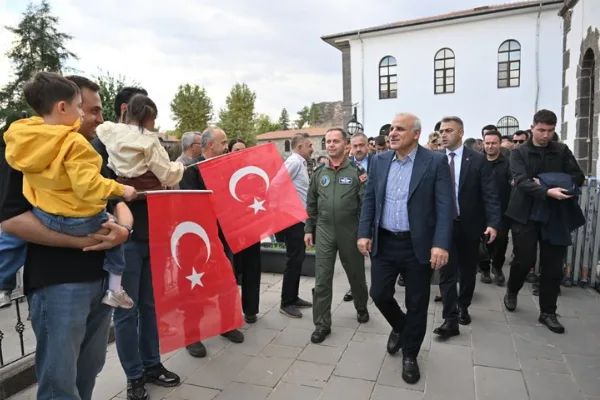 SOLOTÜRK, Diyarbakır’da ilk kez gösteri uçuşu gerçekleştirdi