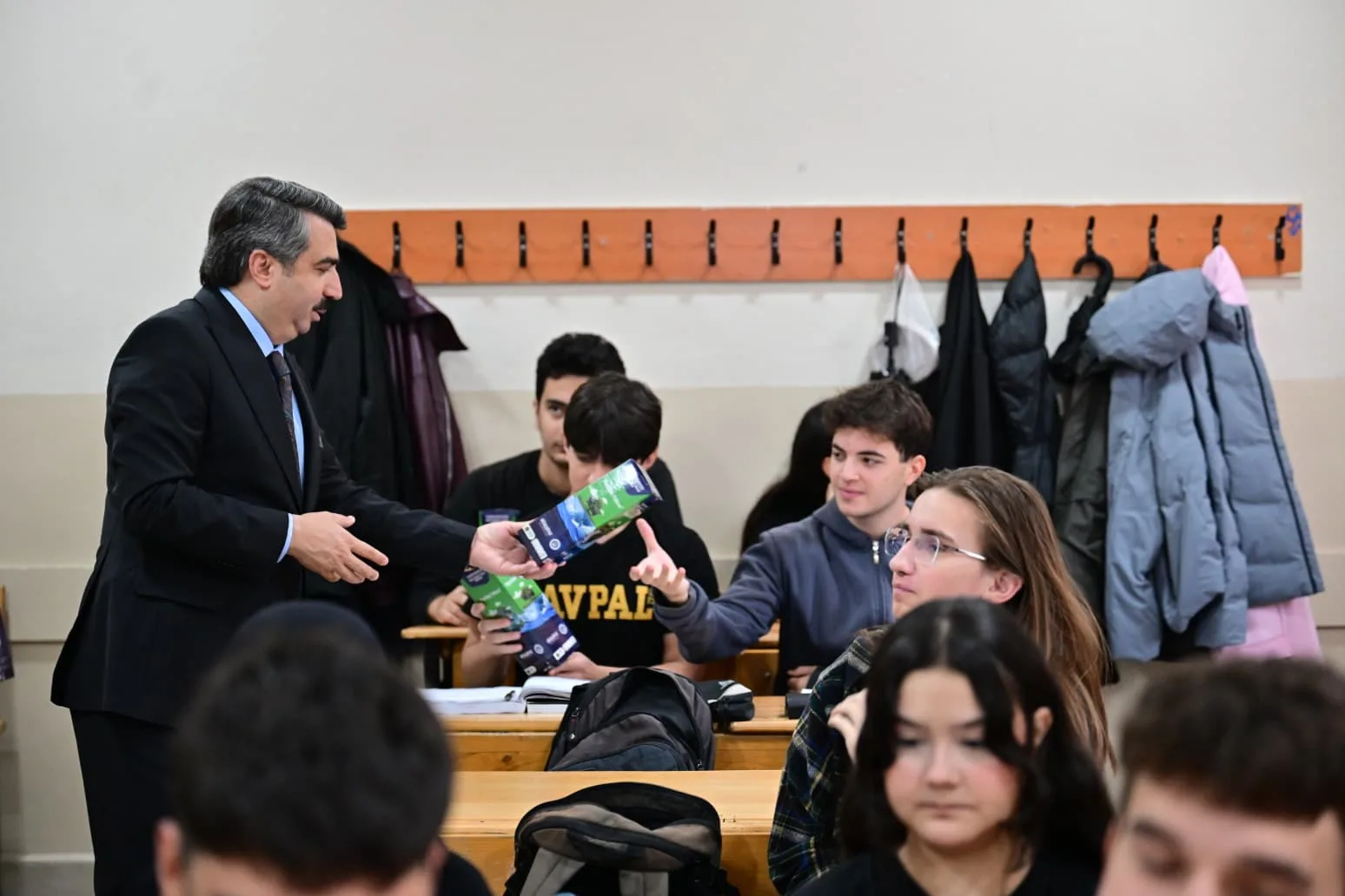 Yılmaz: Gençlerin eğitim, sosyal ve sportif gelişimi için çalışıyoruz
