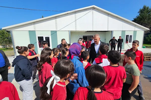 Yazlık İlkokulu öğrencileri için 4 derslikli geçici eğitim alanı oluşturuldu