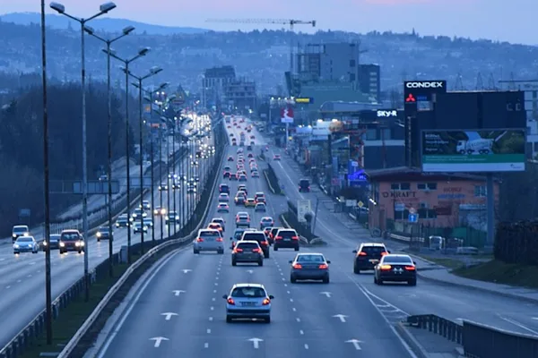 Otomotiv pazarı eylülde yıllık yüzde 24,3 daralarak 83 bin 469 adede geriledi
