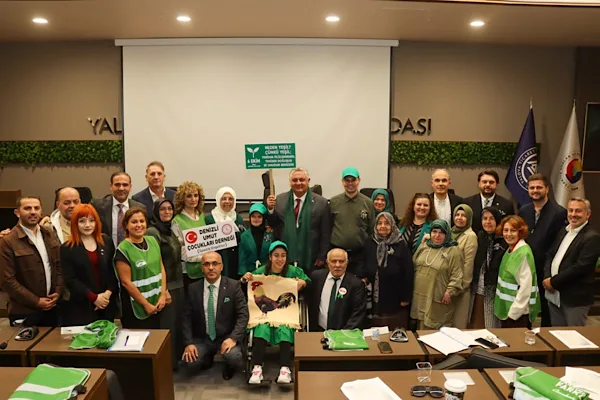 Yalova Belediye Meclisi'nde serebral palsi farkındalığı için yeşil ışık yakıldı