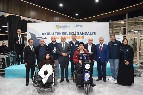 Malatya'da ihtiyaç sahibi engellilere 80 akülü tekerlekli sandalye verildi