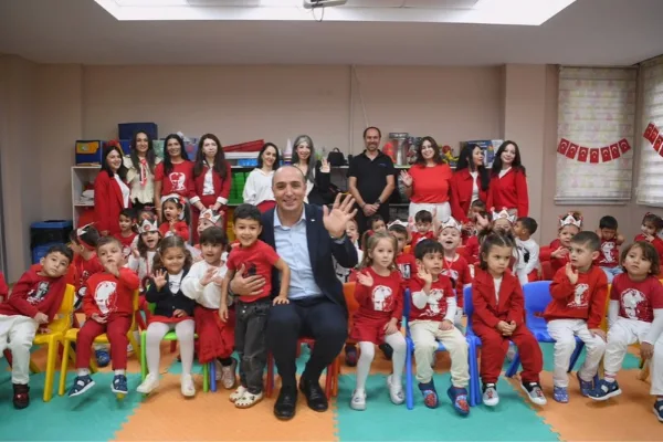 Başkan Kotan, kreşlerdeki Cumhuriyet Bayramı törenlerine katıldı
