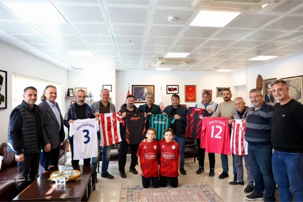 Gemlik Belediyesi amatör spor kulüplerine forma desteği sağladı