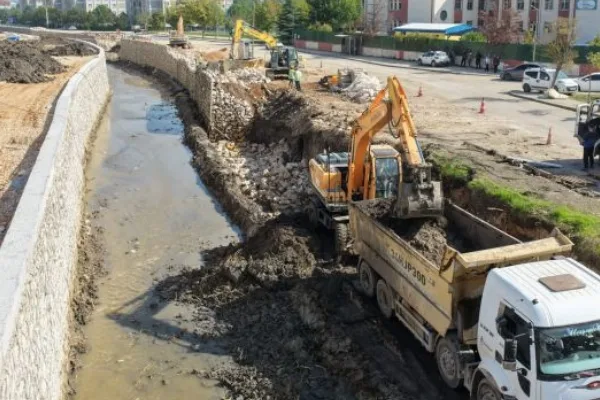 Bursa’da Hasanağa ve Ürünlü derelerinde taş duvar çalışması yürütülüyor