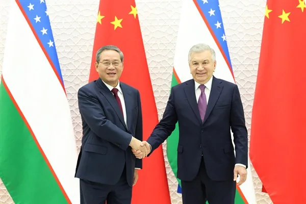 Çin Başbakanı Li Qiang, Özbekistan Cumhurbaşkanı Mirziyoyev ile Taşkent’te görüştü
