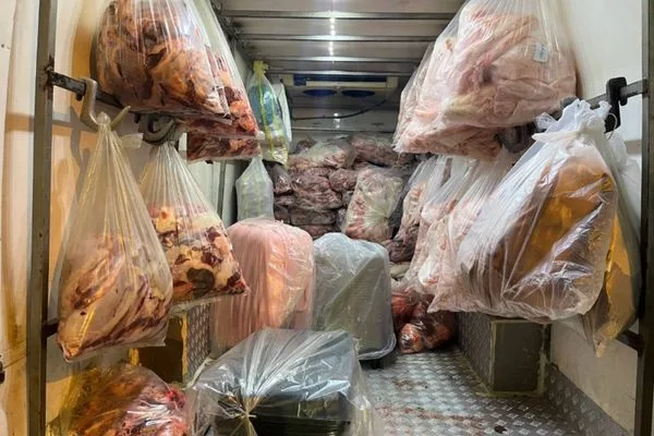 Sakarya’da menşei belirsiz 2 ton 809 kilogram et ve sakatat ele geçirildi