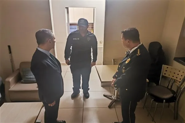 Vali Aktaş, Cengiz Topel Havalimanı Polis Noktasında incelemelerde bulundu