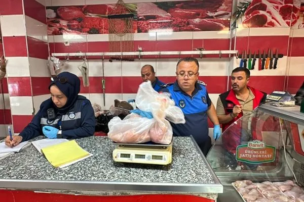 Haliliye’de denetimlerde 170 kilogram bozulmuş ete el