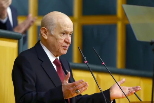 Bahçeli, TFF Başkanı Hacıosmanoğlu’na çiçek göndererek destek verdi