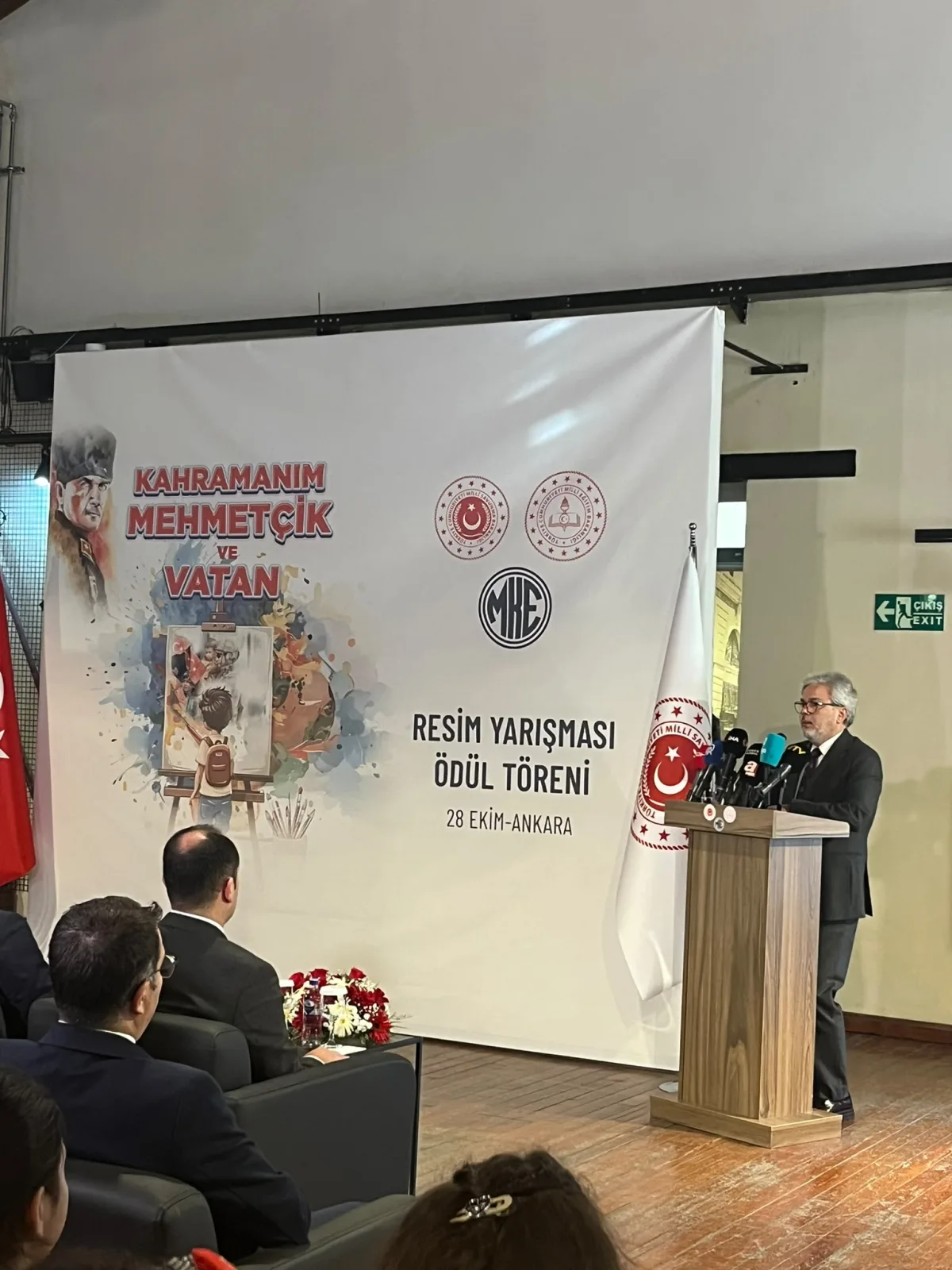 Kahramanım Mehmetçik ve Vatan” resim yarışmasının ödülleri verildi