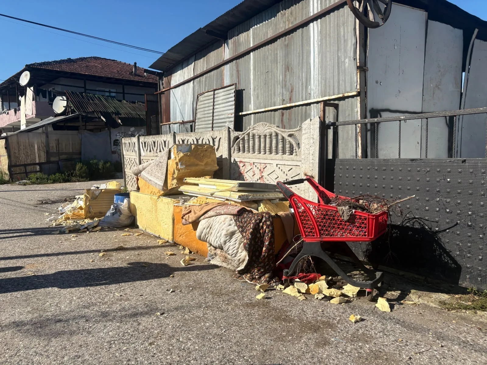 Düzce Belediyesi, izinsiz hurdacılık faaliyetlerine son verilmesi için bir hafta süre tanıdı