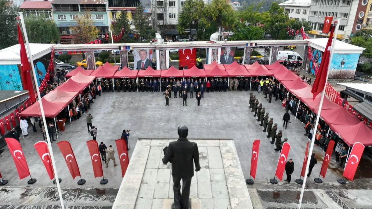 Tunceli’de Cumhuriyet’in 103. yıl dönümü için çelenk sunma töreni düzenlendi