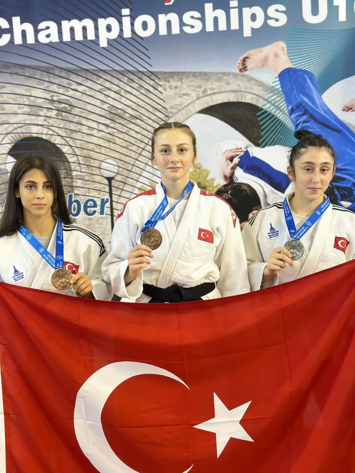 İzmirli judocular, Yıldızlar Balkan Şampiyonası’ndan üç madalyayla döndü
