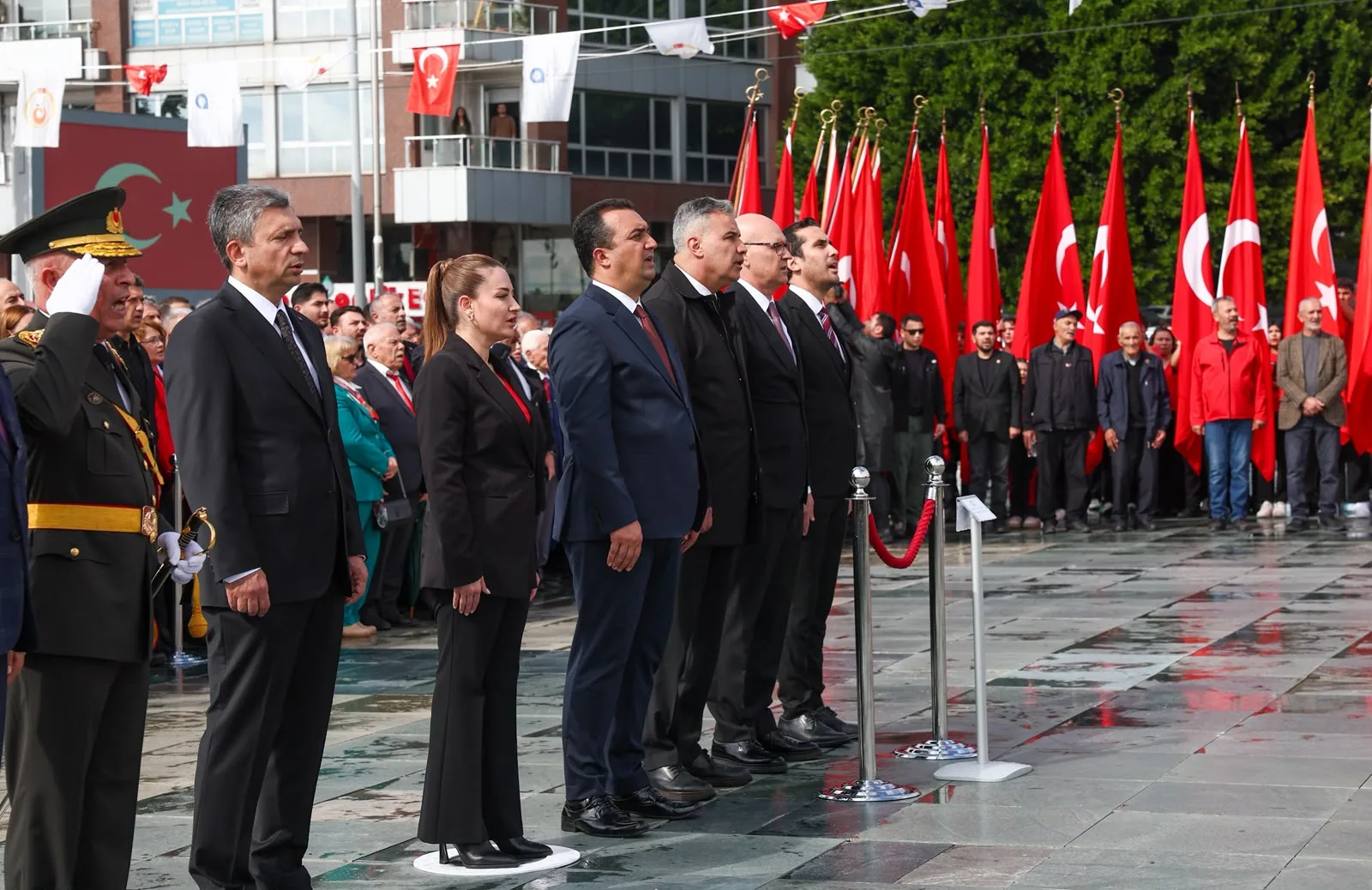 Antalya’da 29 Ekim kutlamaları çelenk töreniyle başladı