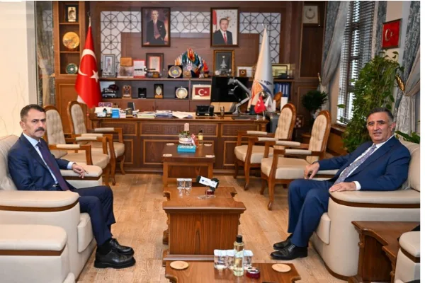 Vali Aktaş, ikinci dönemine başlayan GTÜ Rektörü Mantar’ı tebrik etti