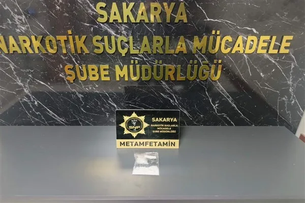 Sakarya’da 25,68 gram metamfetamin ele geçirildi, 2 şüpheli tutuklandı
