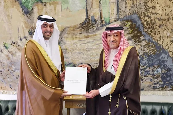 Katar Emiri Al Sani’den Kral Selman’a iki ülke ilişkileriyle ilgili yazılı mesaj