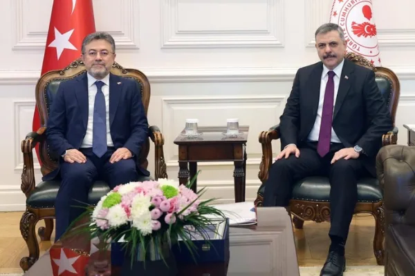 Bakanlar Çiftçi ve Yumaklı, sahipsiz hayvan çalışmalarını değerlendirdi