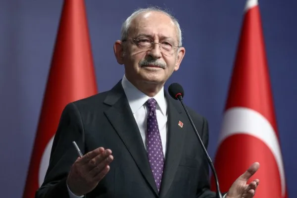 Kılıçdaroğlu, Erdal İnönü’yü vefatının 19. yıl dönümünde andı
