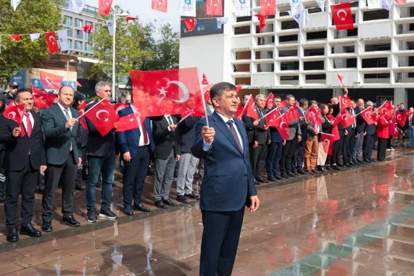 Antalya’da 29 Ekim Cumhuriyet Bayramı kutlamaları çelenk töreniyle başladı