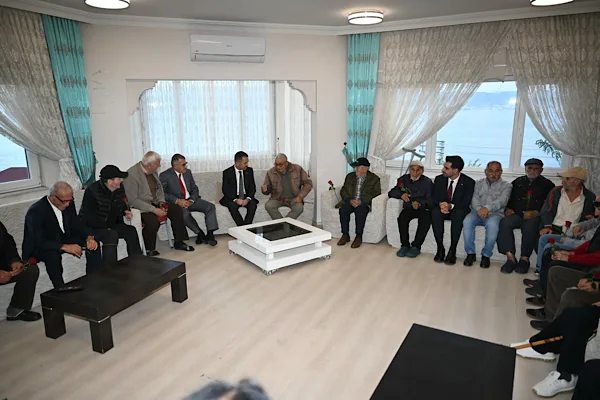 Kocaeli Valisi Aktaş, Dünya Yaşlılar Günü’nde Tavşancıl Huzurevi’ni ziyaret etti