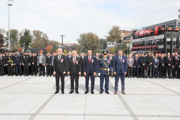 İnegöl’de 29 Ekim Cumhuriyet Bayramı kutlamaları çelenk töreniyle başladı