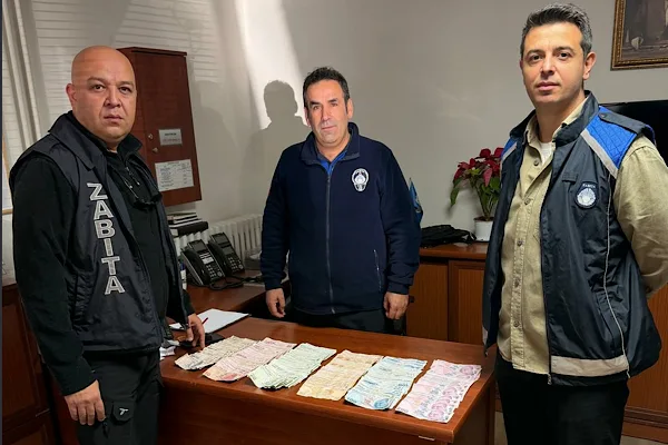 Eskişehir’de tramvayda dilenen kadının üzerinden 19 bin 225 TL çıktı