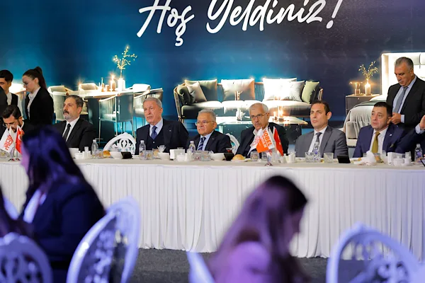 Kayseri’de ANAMOB 2026’da başarılı mobilya firmaları ödüllendirildi