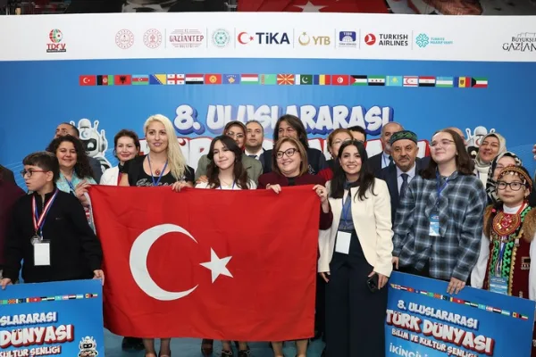 8. Uluslararası Türk Dünyası Bilim ve Kültür Şenliği’nde 40 genç ödüllendirildi