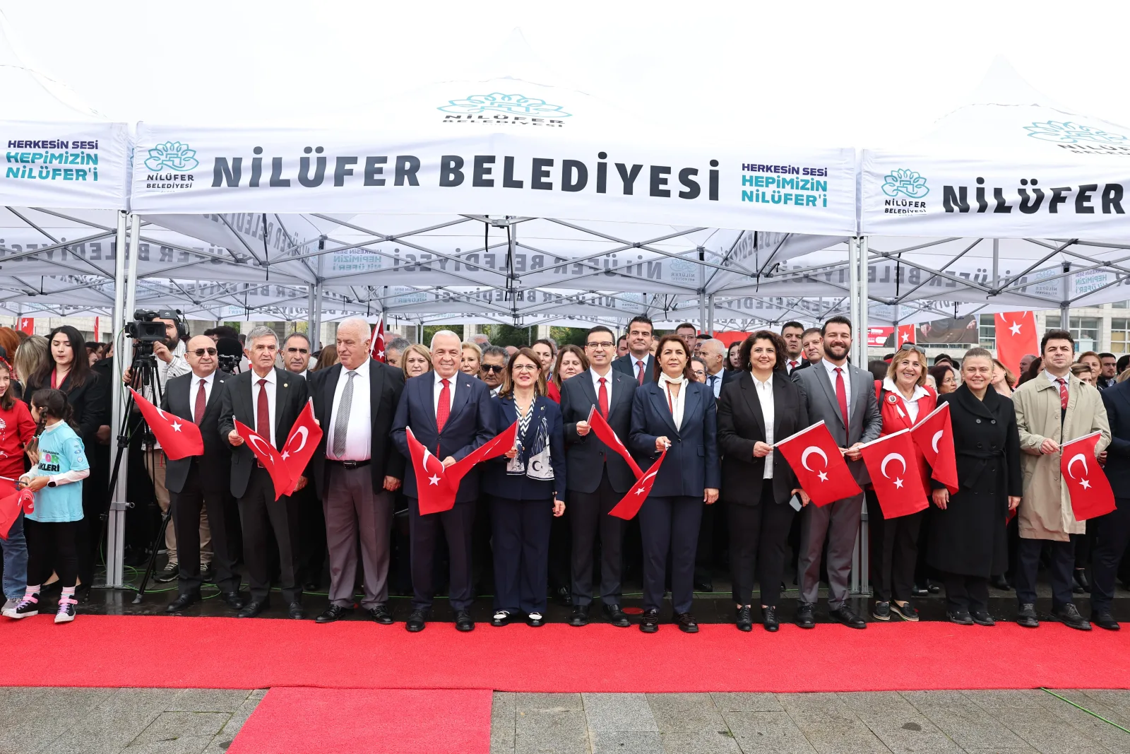 Nilüfer’de Cumhuriyet’in 103’üncü yıl dönümü kutlamaları çelenk töreniyle başladı