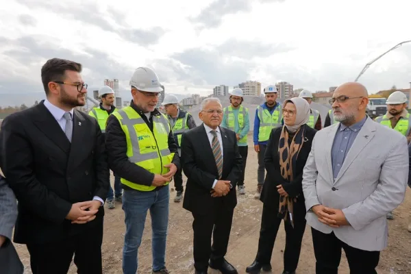 Başkan Büyükkılıç, Kartal Katlı Kavşağı Projesi’ni sahada inceledi